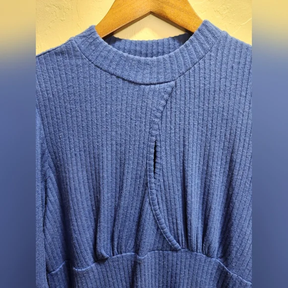 Maurices Long Sleeve Crew Neck Top - Picture 3 of 5